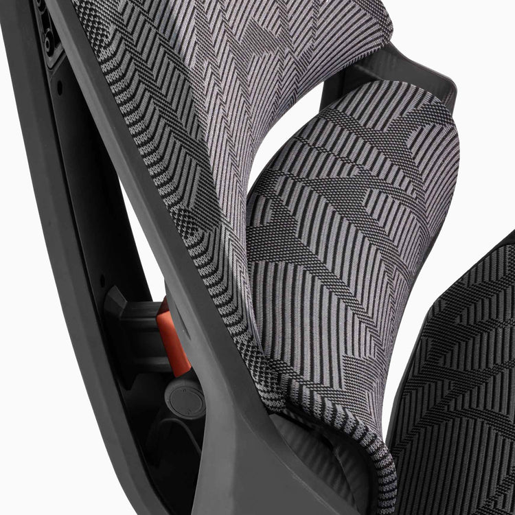 Breathable mesh back vanguard chair